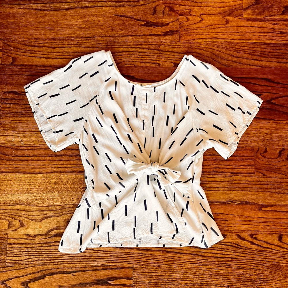 Art + Ephect tie front blouse